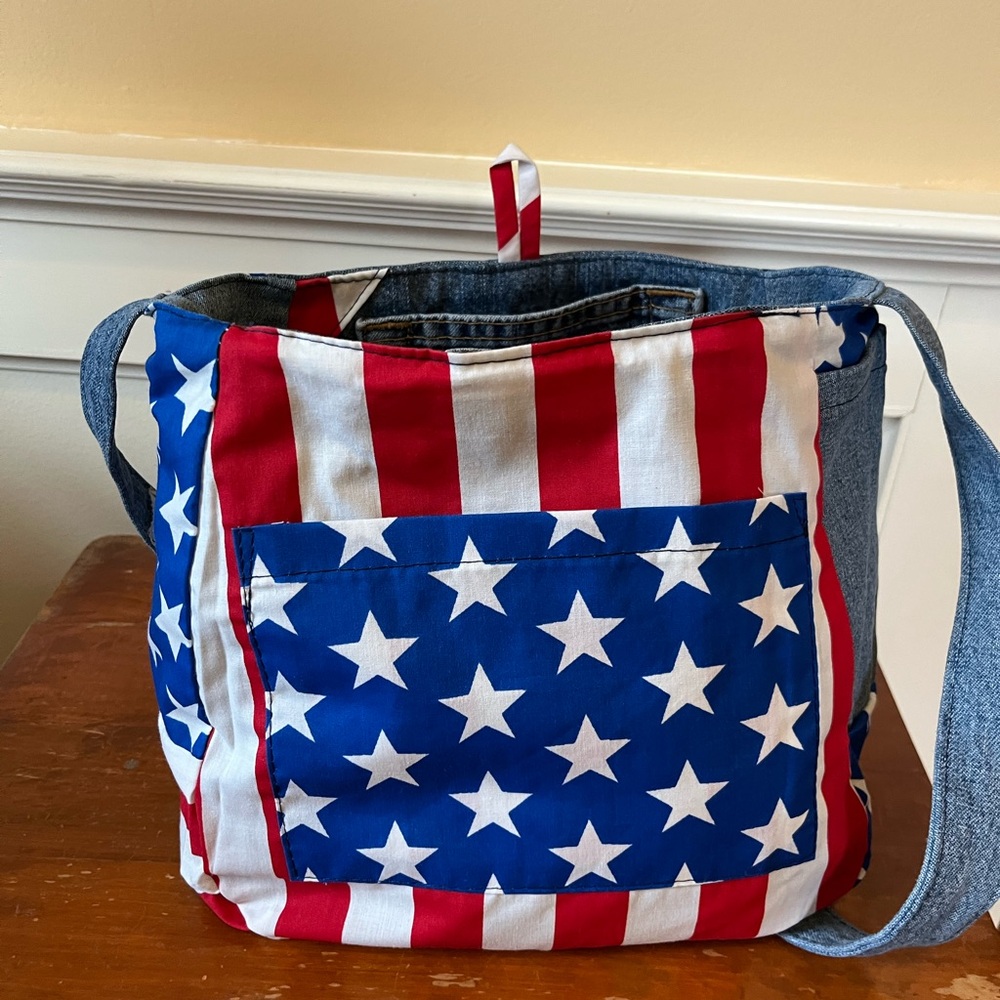 Stylish Denim Handmade Upcycled Crossbody Bag with American Flag Design - Picture 4 of 4